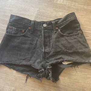 black levi shorts
